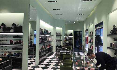 2020-06/1591265848_prada2